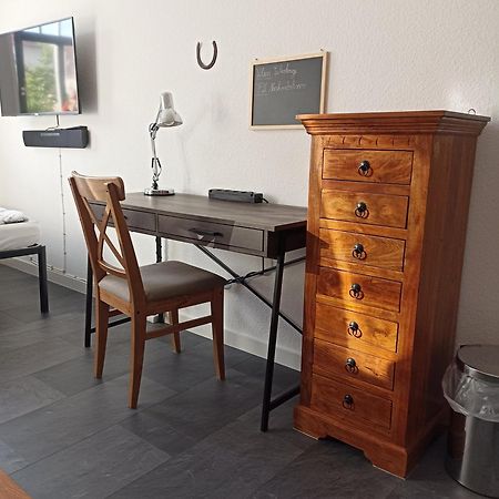 Privates Gaestezimmer In Altenburg Buitenkant foto
